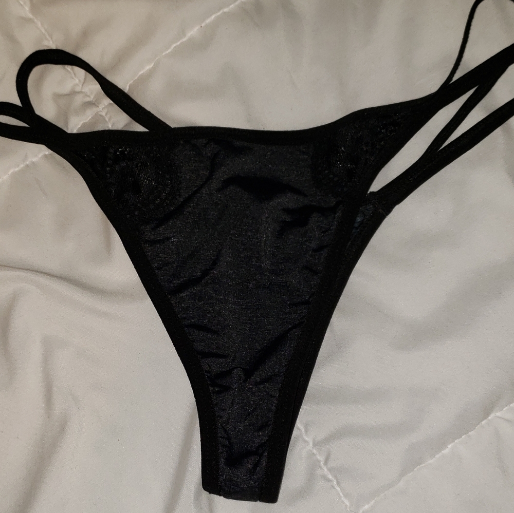 Women's Thongs.